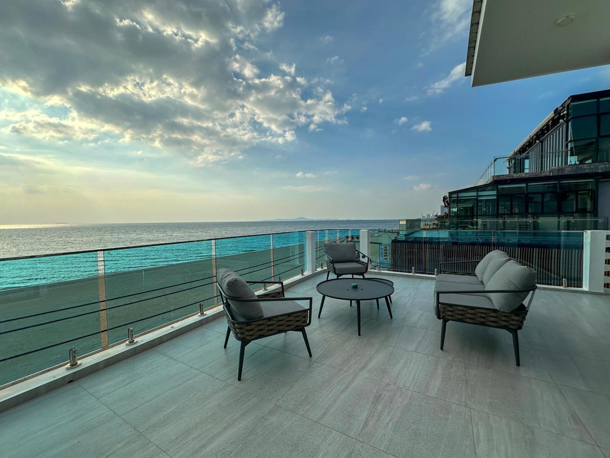 Stunning Beachfront View Luxurious Apartment 40 جومتين بيتش المظهر الخارجي الصورة