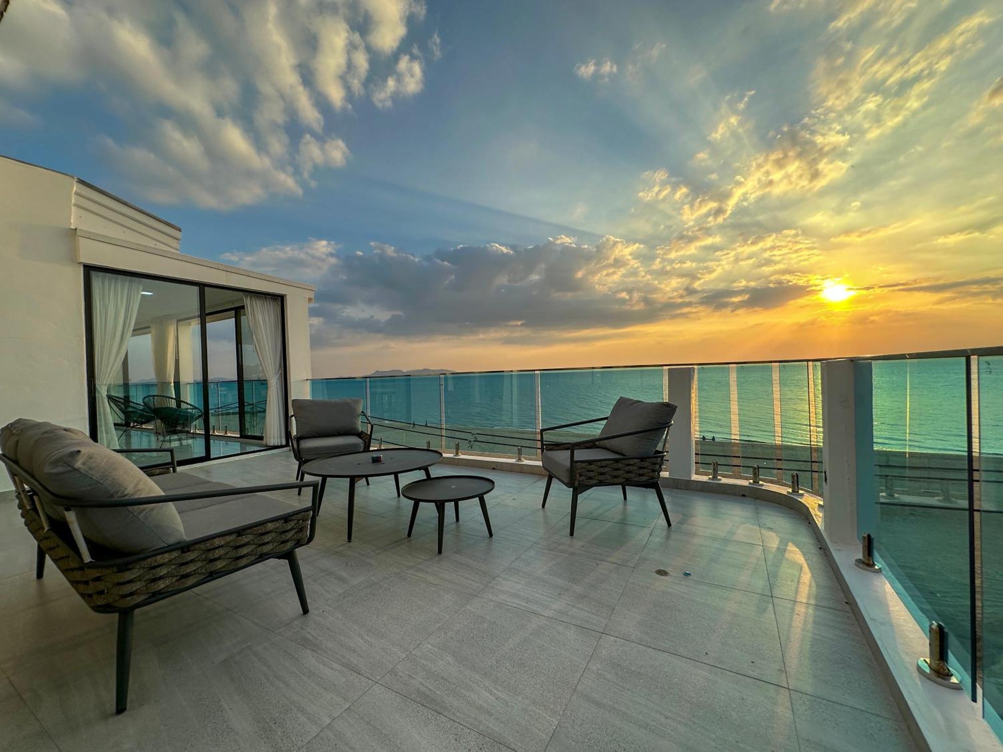 Stunning Beachfront View Luxurious Apartment 40 جومتين بيتش المظهر الخارجي الصورة