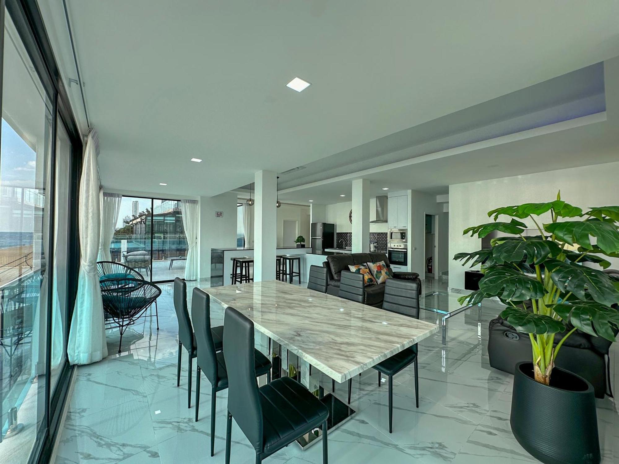 Stunning Beachfront View Luxurious Apartment 40 جومتين بيتش المظهر الخارجي الصورة